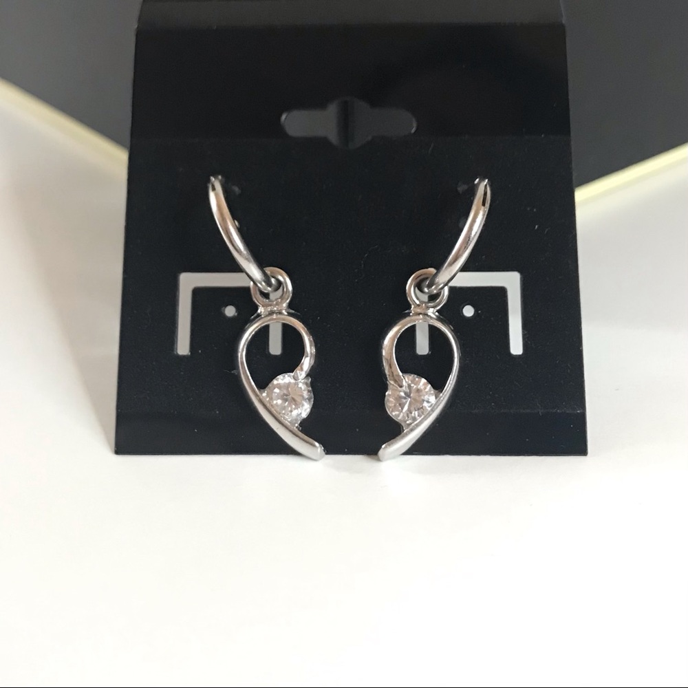 NWOT Heart Pendant Dangling Earrings Round Hoop